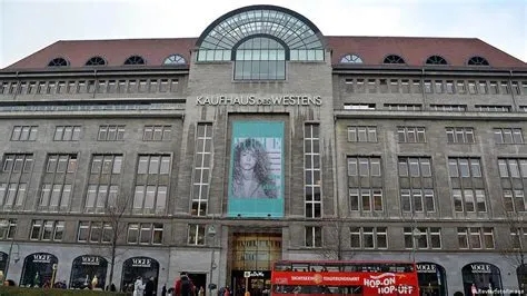 Grand Hotel,  Bir Aşk Hikayesi ve Berlin'in İflasının Görkemli Sahneleri!